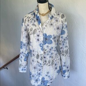 Adiva Women’s Eyelet Embroidered Blue Floral Detailed Button Up Shirt NWOT Small